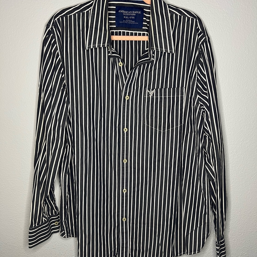 American Eagle Outfitters Men's Black and White Striped Shirt